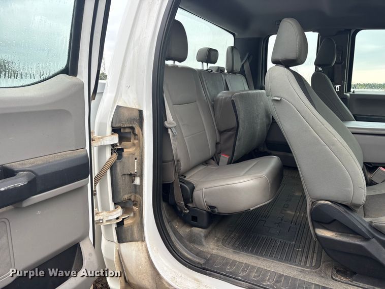 image for item DY0947 2019 Ford F250 Super Duty SuperCab utility bed pickup truck