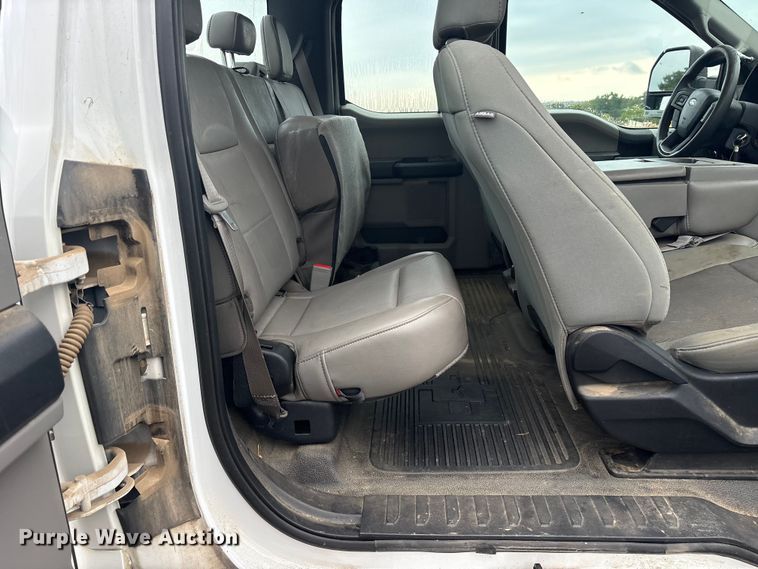 image for item DY0947 2019 Ford F250 Super Duty SuperCab utility bed pickup truck