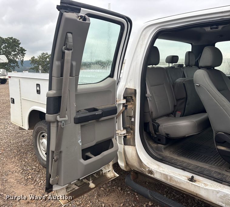 image for item DY0947 2019 Ford F250 Super Duty SuperCab utility bed pickup truck