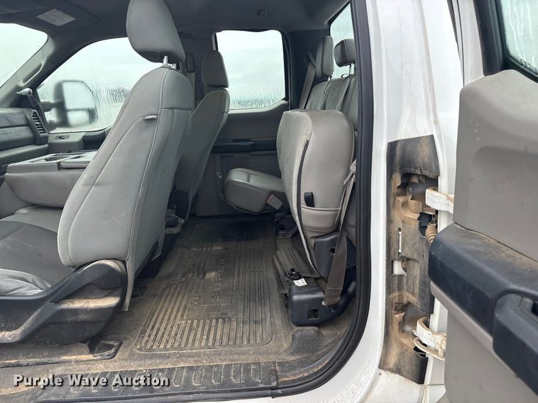 image for item DY0947 2019 Ford F250 Super Duty SuperCab utility bed pickup truck