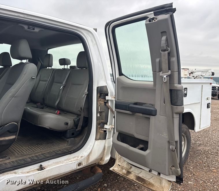 image for item DY0947 2019 Ford F250 Super Duty SuperCab utility bed pickup truck