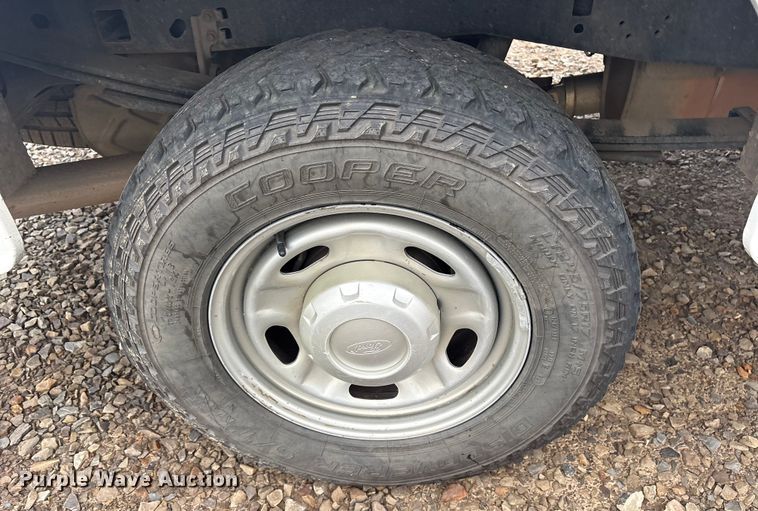 image for item DY0947 2019 Ford F250 Super Duty SuperCab utility bed pickup truck