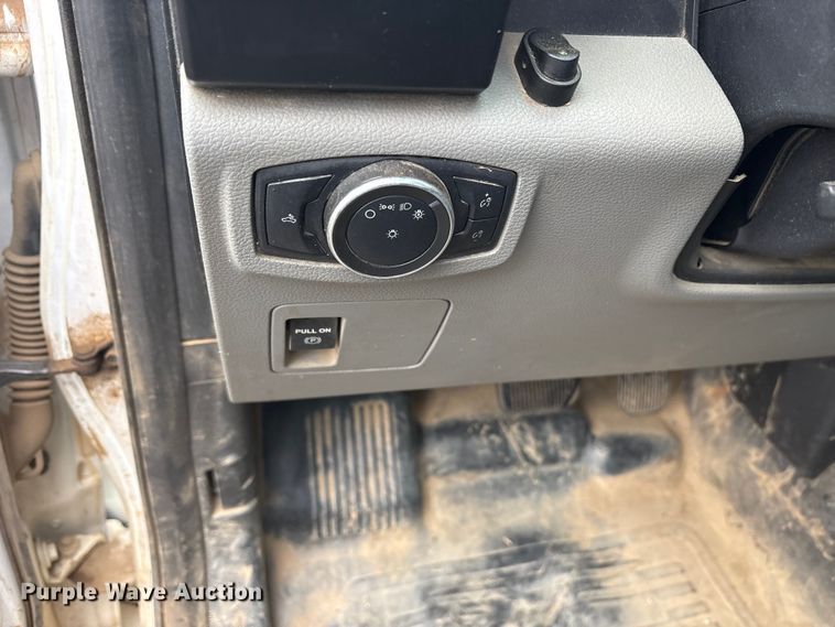 image for item DY0950 2018 Ford F150 SuperCab pickup truck