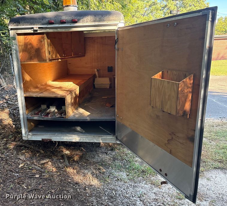 image for item DY0957 1992 Wells Cargo enclosed cargo trailer