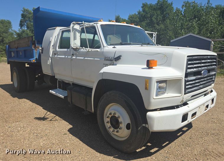 image for item DY1113 1990 Ford F700 Crew Cab dump truck