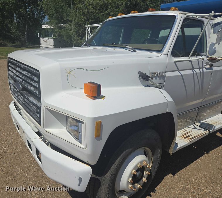 image for item DY1113 1990 Ford F700 Crew Cab dump truck