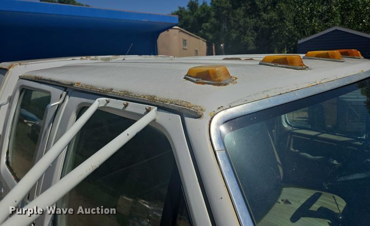 image for item DY1113 1990 Ford F700 Crew Cab dump truck