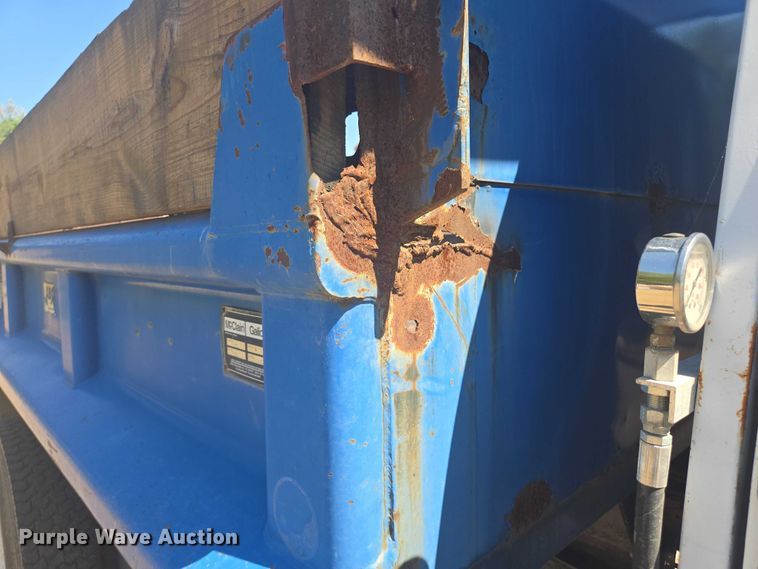 image for item DY1113 1990 Ford F700 Crew Cab dump truck