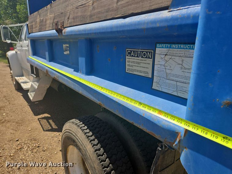 image for item DY1113 1990 Ford F700 Crew Cab dump truck