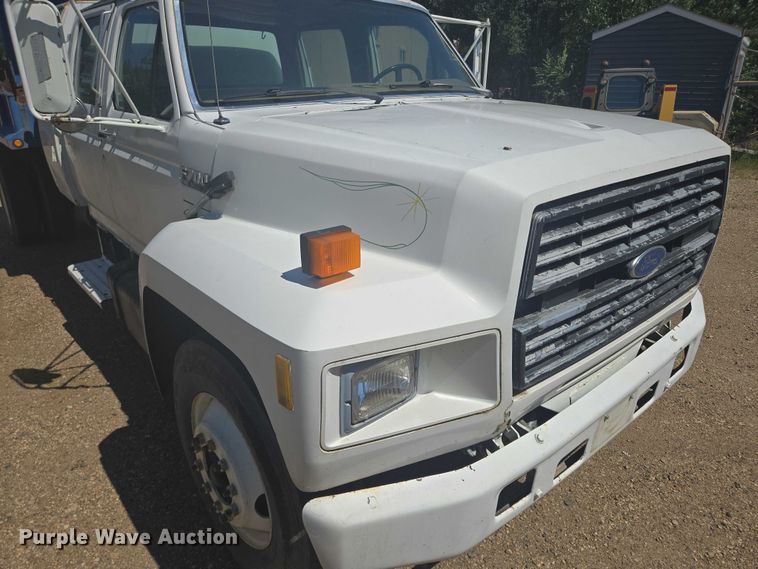 image for item DY1113 1990 Ford F700 Crew Cab dump truck