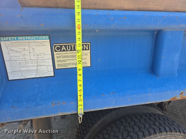 image for item DY1113 1990 Ford F700 Crew Cab dump truck