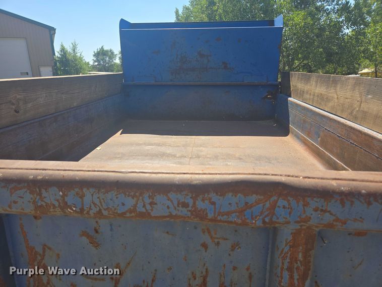 image for item DY1113 1990 Ford F700 Crew Cab dump truck