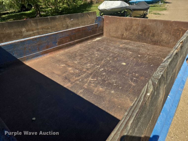 image for item DY1113 1990 Ford F700 Crew Cab dump truck