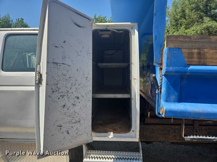 image for item DY1113 1990 Ford F700 Crew Cab dump truck