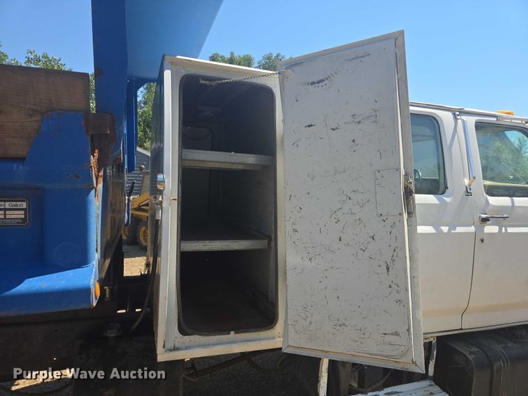 image for item DY1113 1990 Ford F700 Crew Cab dump truck