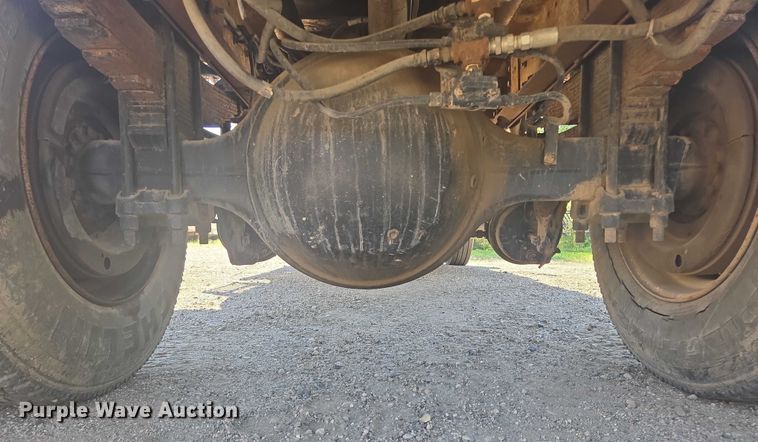 image for item DY1113 1990 Ford F700 Crew Cab dump truck