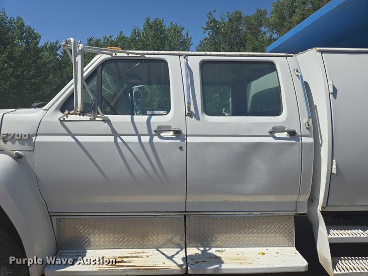 image for item DY1113 1990 Ford F700 Crew Cab dump truck