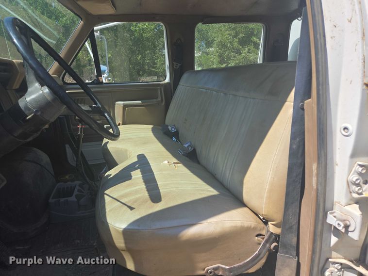 image for item DY1113 1990 Ford F700 Crew Cab dump truck