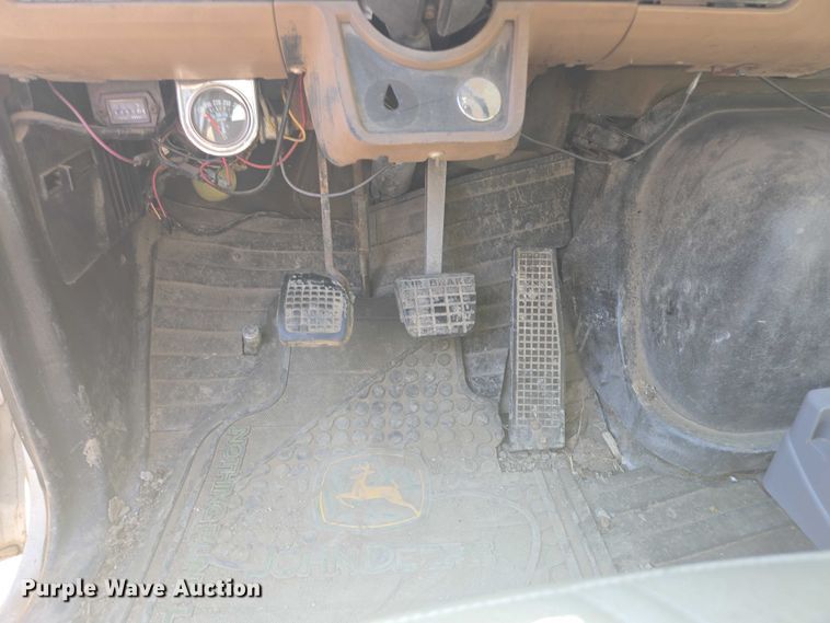 image for item DY1113 1990 Ford F700 Crew Cab dump truck