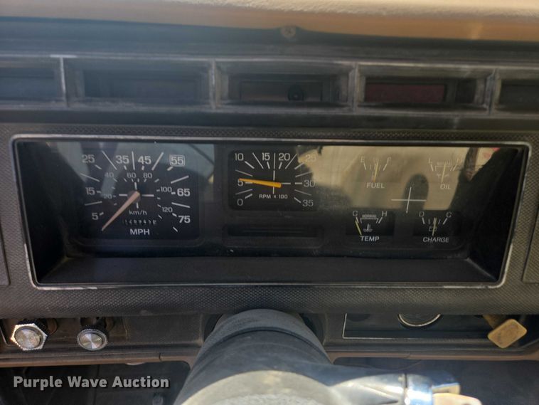 image for item DY1113 1990 Ford F700 Crew Cab dump truck