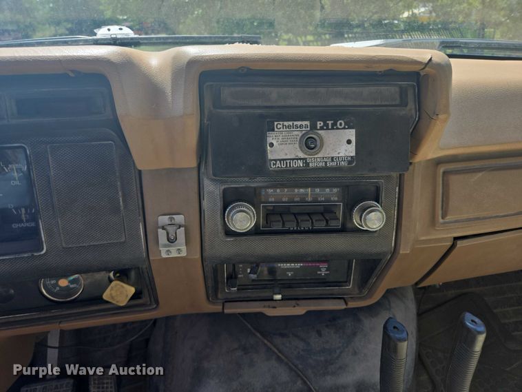 image for item DY1113 1990 Ford F700 Crew Cab dump truck