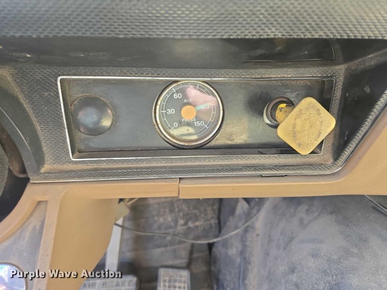 image for item DY1113 1990 Ford F700 Crew Cab dump truck