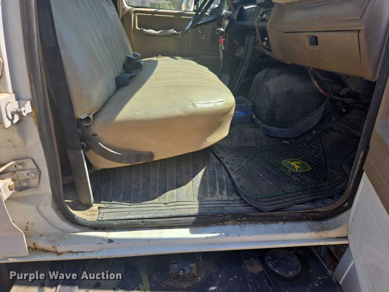 image for item DY1113 1990 Ford F700 Crew Cab dump truck