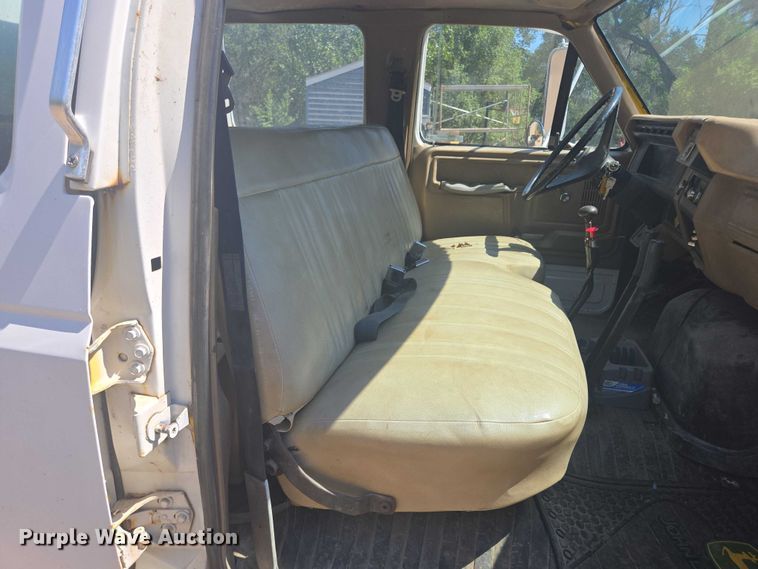 image for item DY1113 1990 Ford F700 Crew Cab dump truck