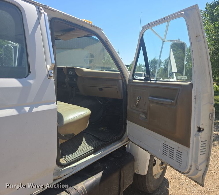 image for item DY1113 1990 Ford F700 Crew Cab dump truck