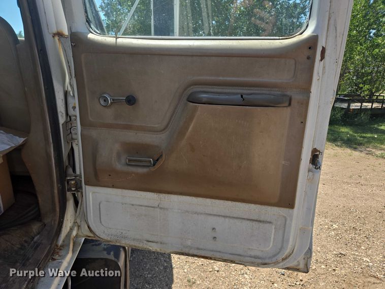 image for item DY1113 1990 Ford F700 Crew Cab dump truck