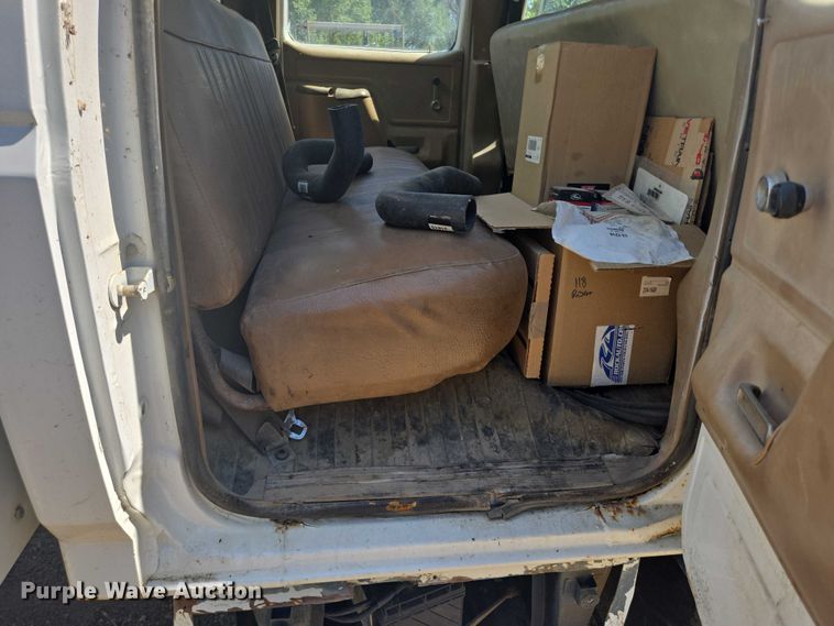 image for item DY1113 1990 Ford F700 Crew Cab dump truck