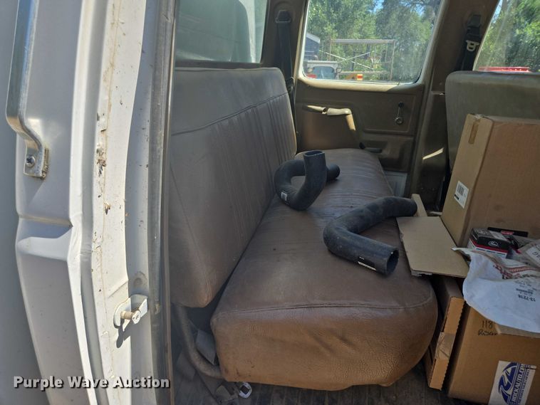 image for item DY1113 1990 Ford F700 Crew Cab dump truck