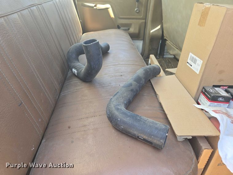 image for item DY1113 1990 Ford F700 Crew Cab dump truck