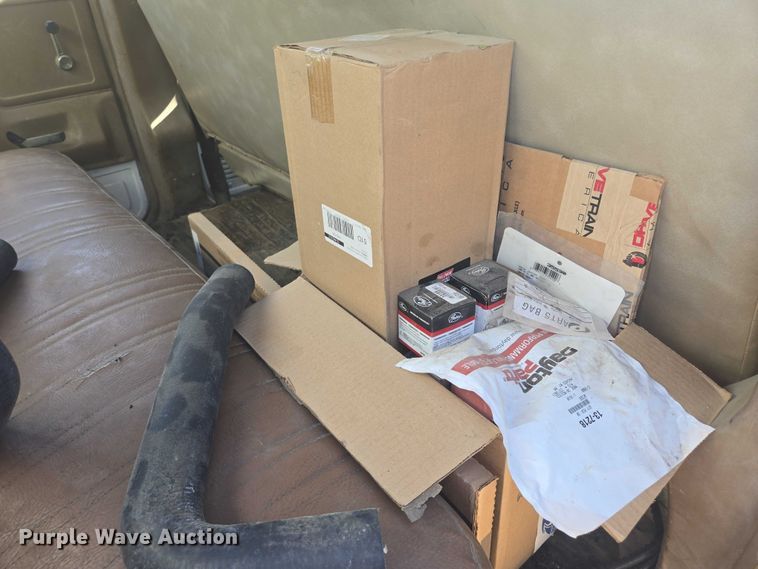 image for item DY1113 1990 Ford F700 Crew Cab dump truck