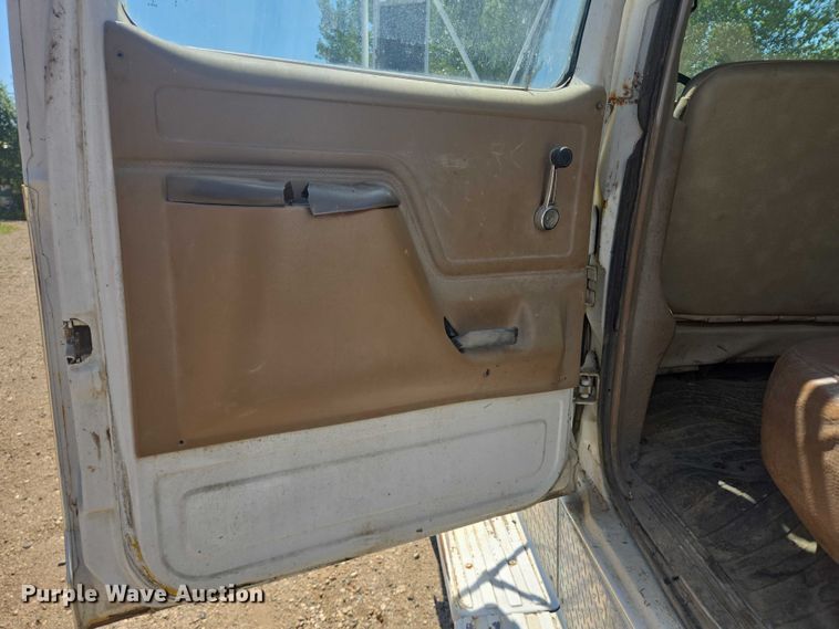 image for item DY1113 1990 Ford F700 Crew Cab dump truck