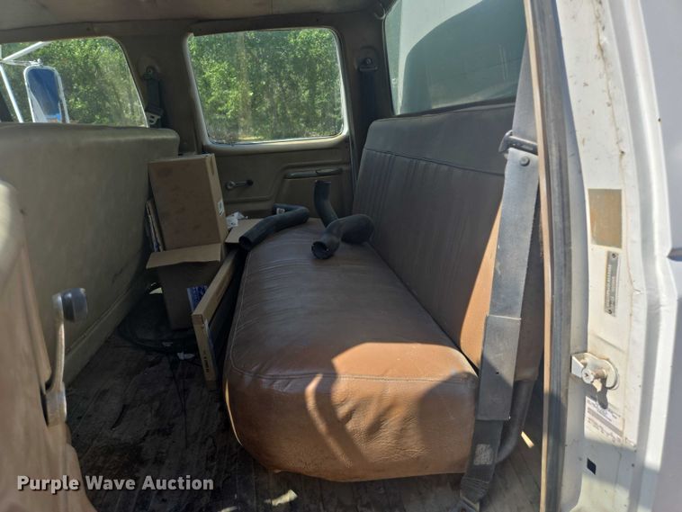 image for item DY1113 1990 Ford F700 Crew Cab dump truck