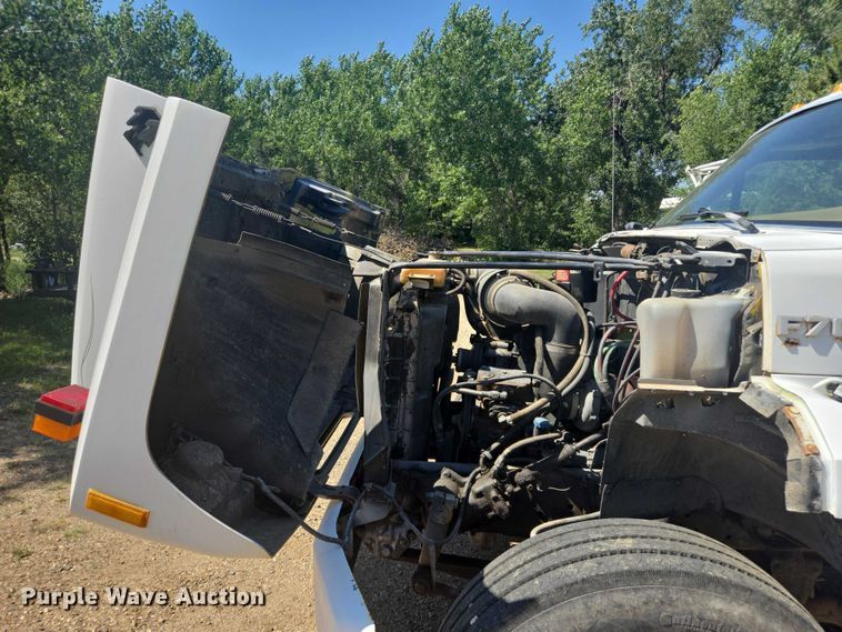 image for item DY1113 1990 Ford F700 Crew Cab dump truck