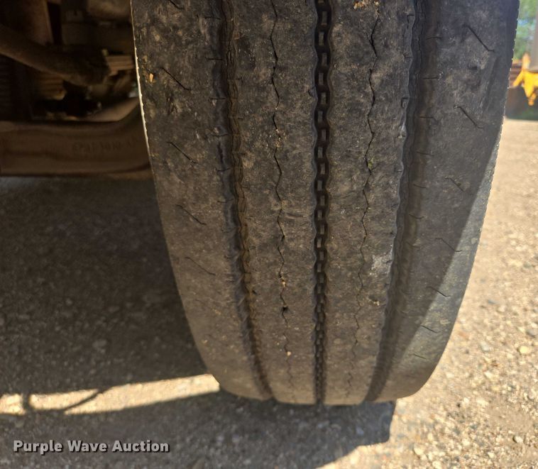 image for item DY1113 1990 Ford F700 Crew Cab dump truck