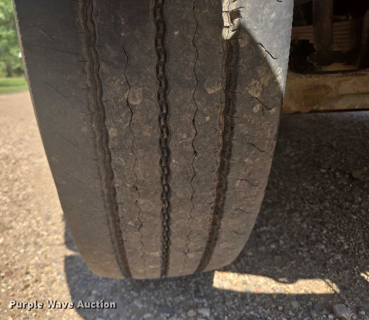 image for item DY1113 1990 Ford F700 Crew Cab dump truck