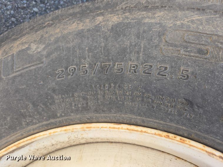 image for item DY1113 1990 Ford F700 Crew Cab dump truck