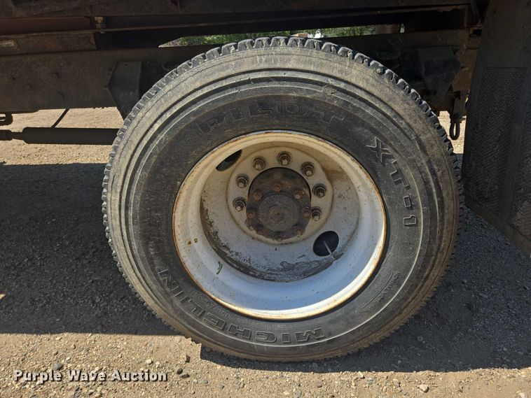 image for item DY1113 1990 Ford F700 Crew Cab dump truck