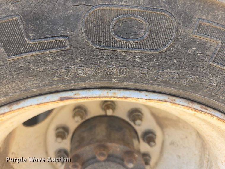 image for item DY1113 1990 Ford F700 Crew Cab dump truck