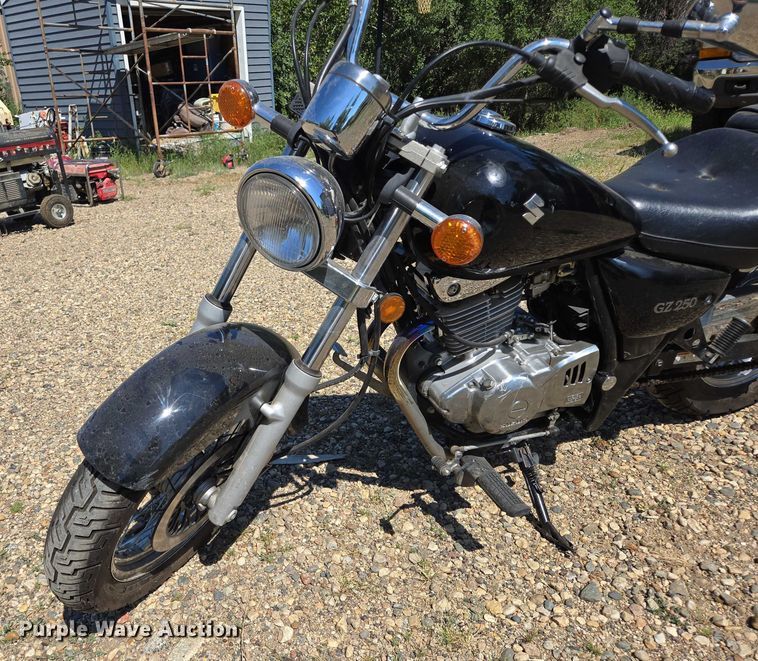 image for item DY1115 2008 Suzuki GZ250 motorcycle
