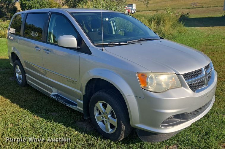 image for item DY1121 2011 Dodge Grand Caravan handicap accessible van
