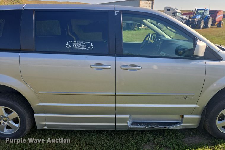 image for item DY1121 2011 Dodge Grand Caravan handicap accessible van