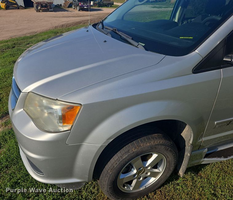 image for item DY1121 2011 Dodge Grand Caravan handicap accessible van