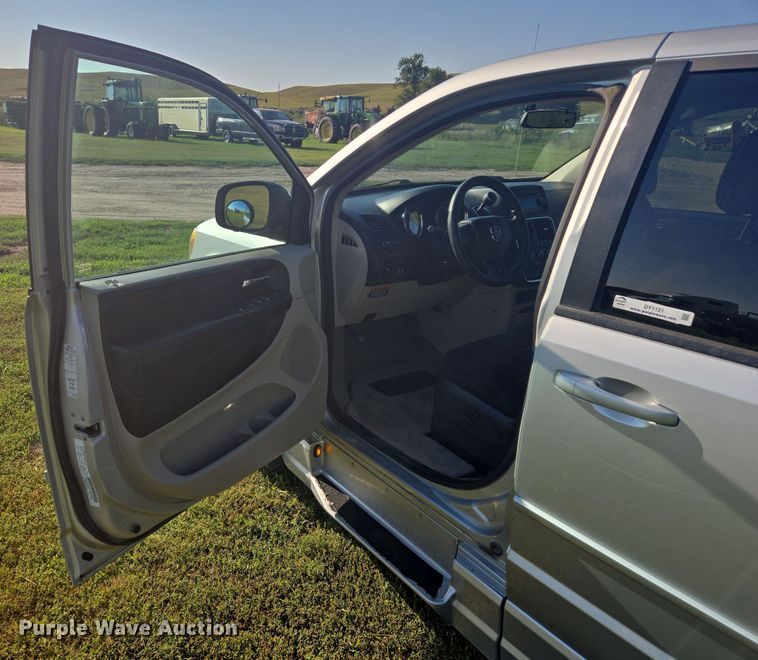 image for item DY1121 2011 Dodge Grand Caravan handicap accessible van