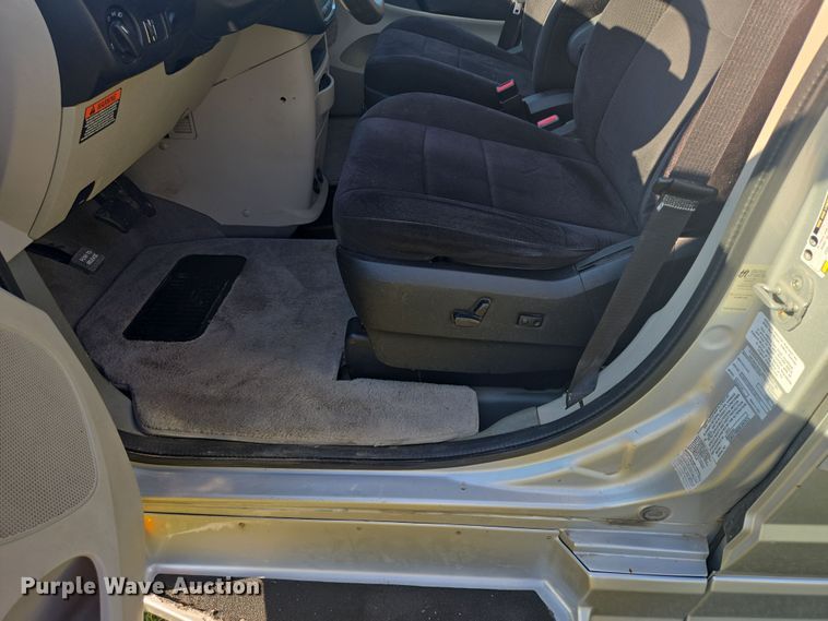 image for item DY1121 2011 Dodge Grand Caravan handicap accessible van