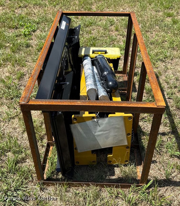 image for item DZ4238 2025 AGT SSHH680 skid steer breaker