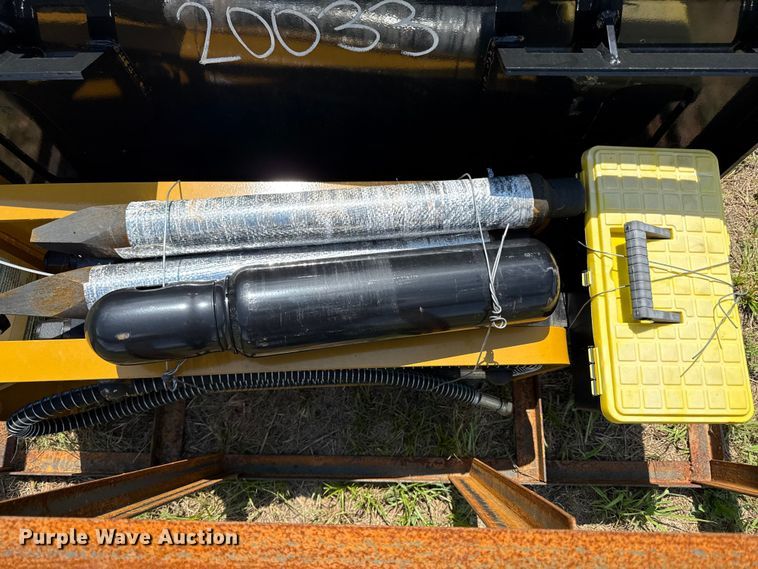 image for item DZ4238 2025 AGT SSHH680 skid steer breaker